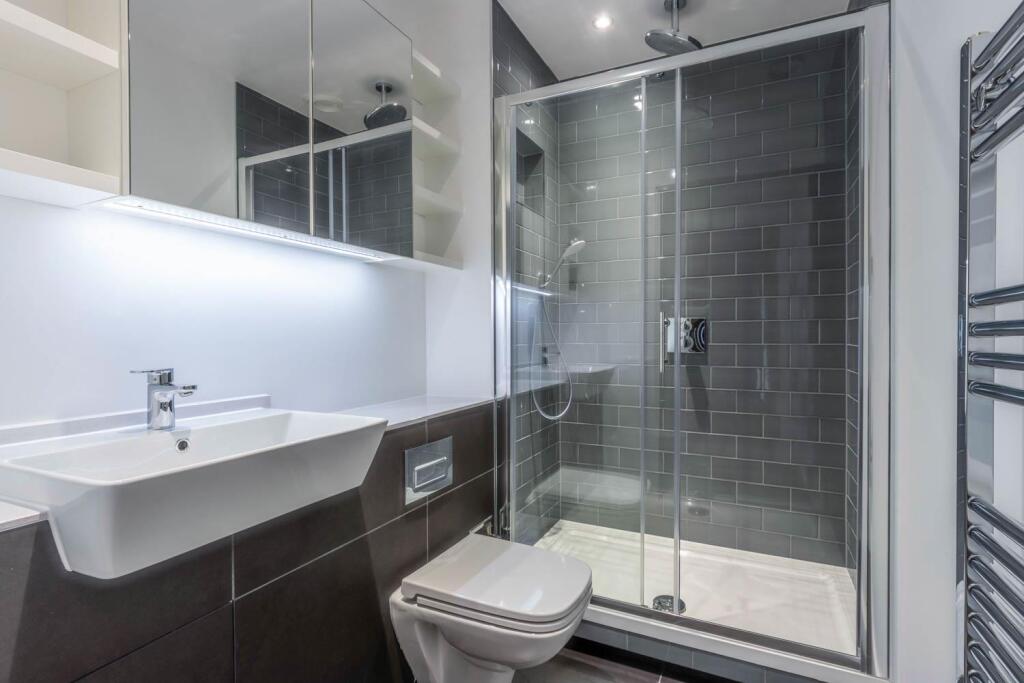En-Suite Bathroom