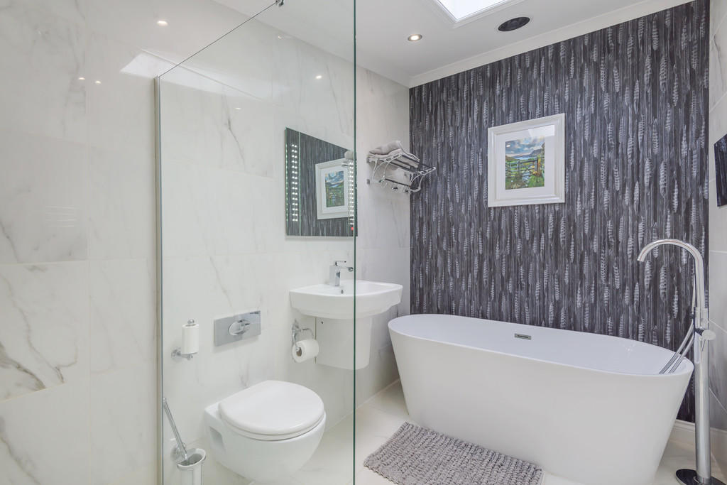 En-suite to Bedro...