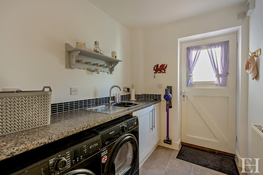 8643242-interiorW...