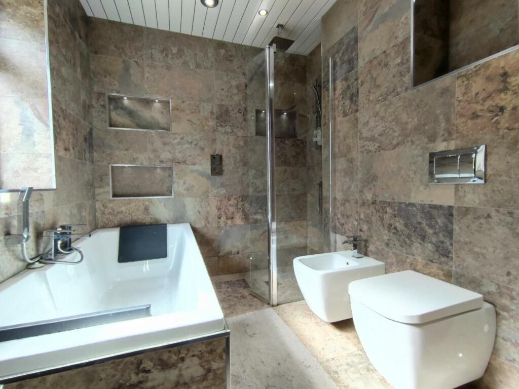 Family Bathroom 2