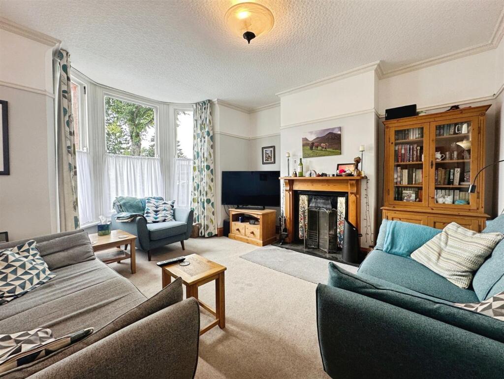 2abed865--4443-AC01-72C5469A341C-16474-0000068A79E