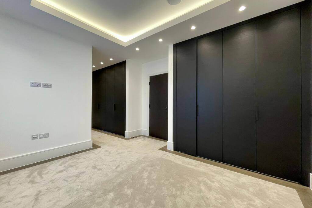Apartment 3 Sereno House, 22 Beech Hill, Barnet, Hertfordshire, EN4 0JP