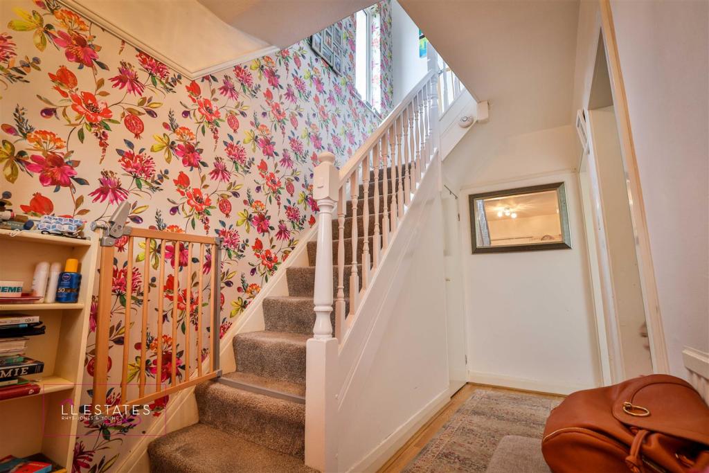 3 Knowles Avenue-26 entrance hall.jpg