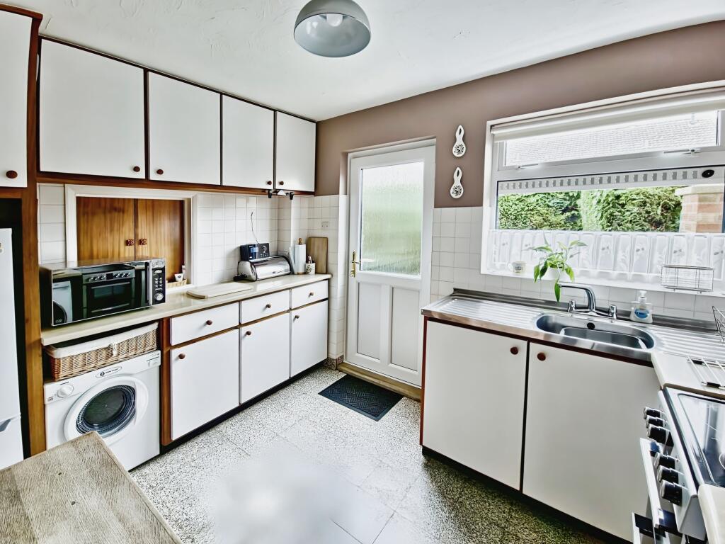 03fbe617-0e3a50e98df94349e09f2908f988808f5b240ba7_thmb_lg