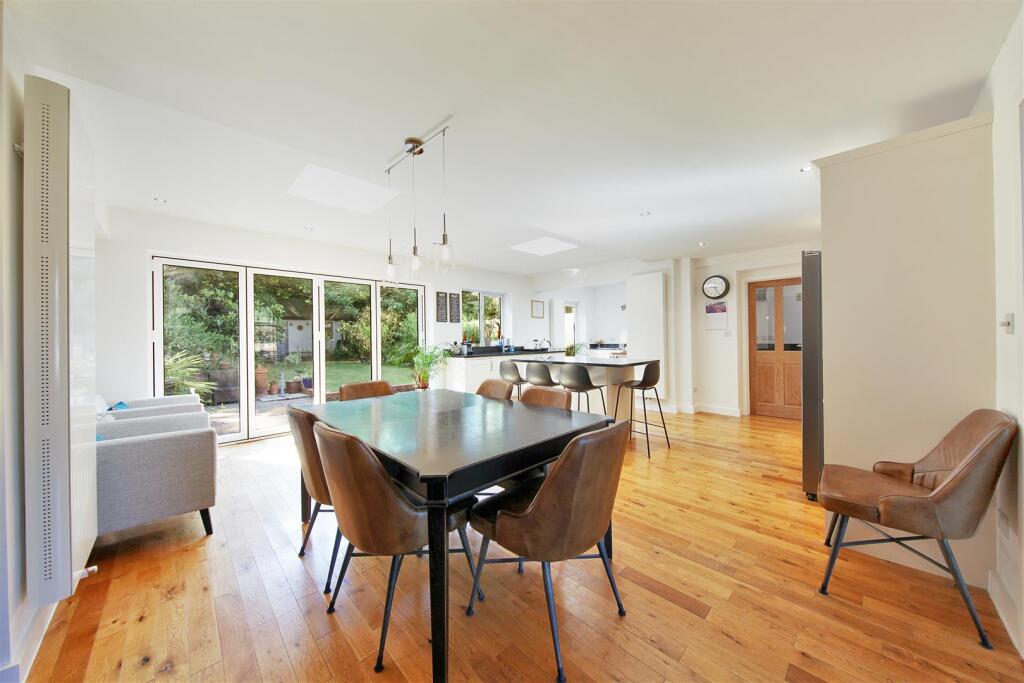 31 Moyne Place - nlkInILSVHIioYHBGr0W.jpg