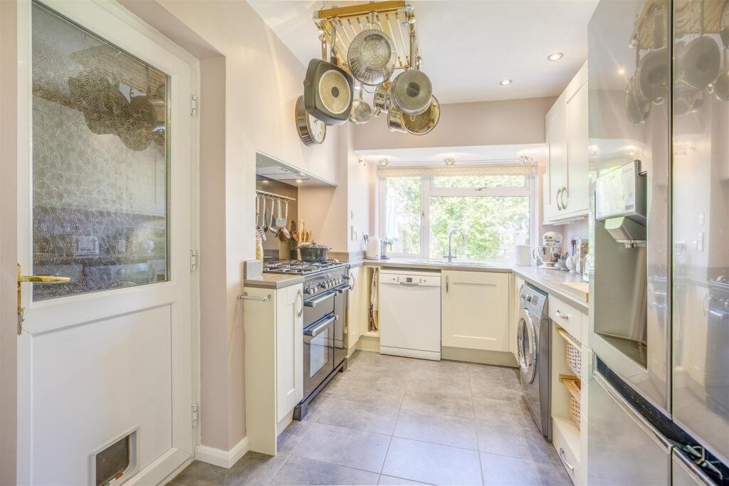 20 Totteridge Drive, HP13 6JJ-9.jpg