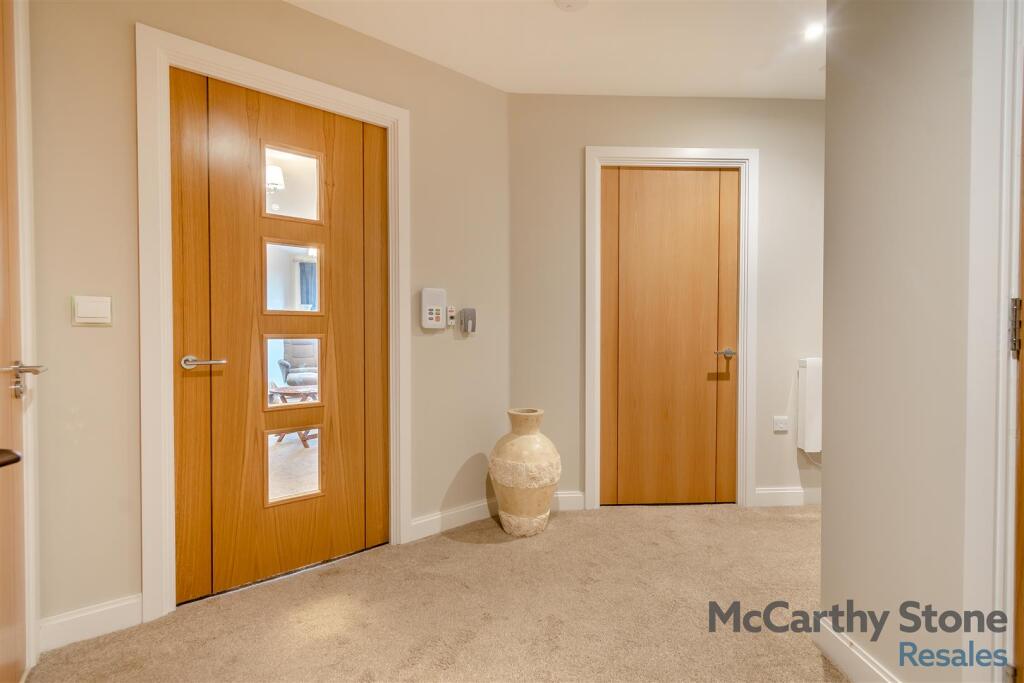 8633325-interior09.jpg