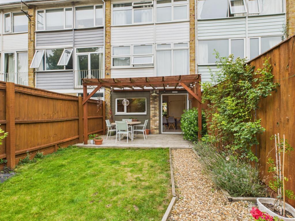 Garden- Mark Stephens EweMove Newmarket and Soham 