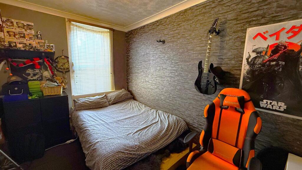 mid room2.jpg