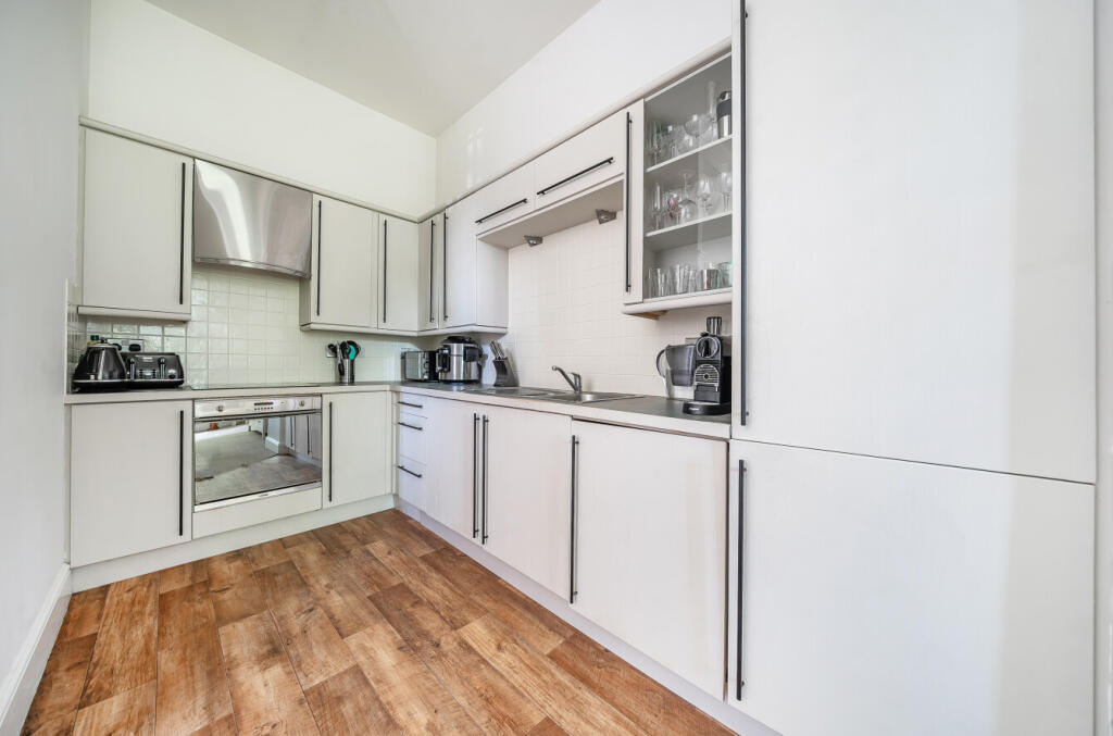 1298838-31-682f7b...