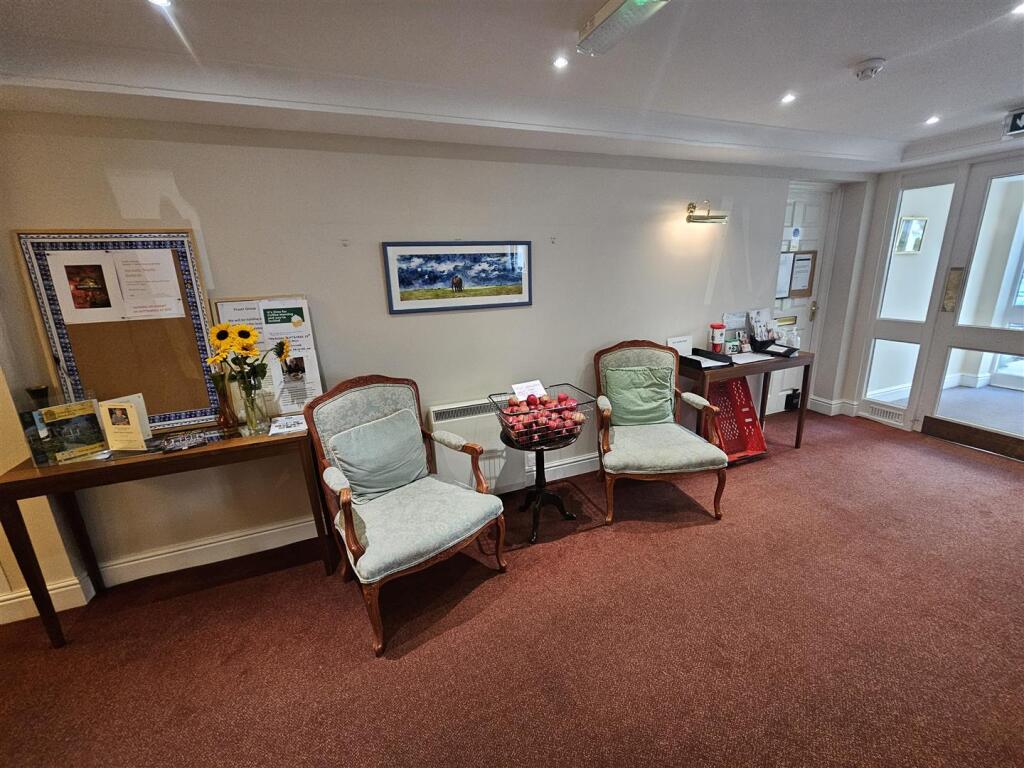 Communal Entrance Lobby.jpg