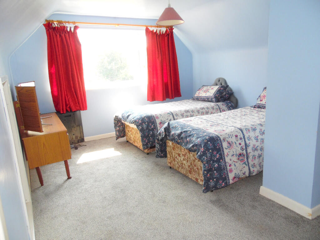 BEDROOM 2