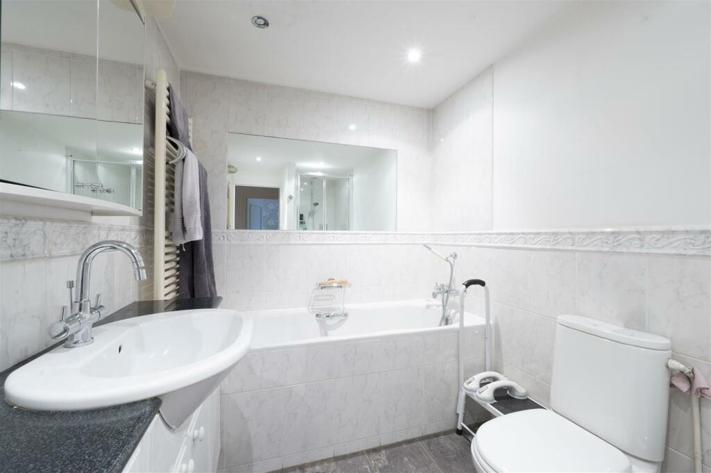 Flat 2, Marlborough House,14 copy.jpg