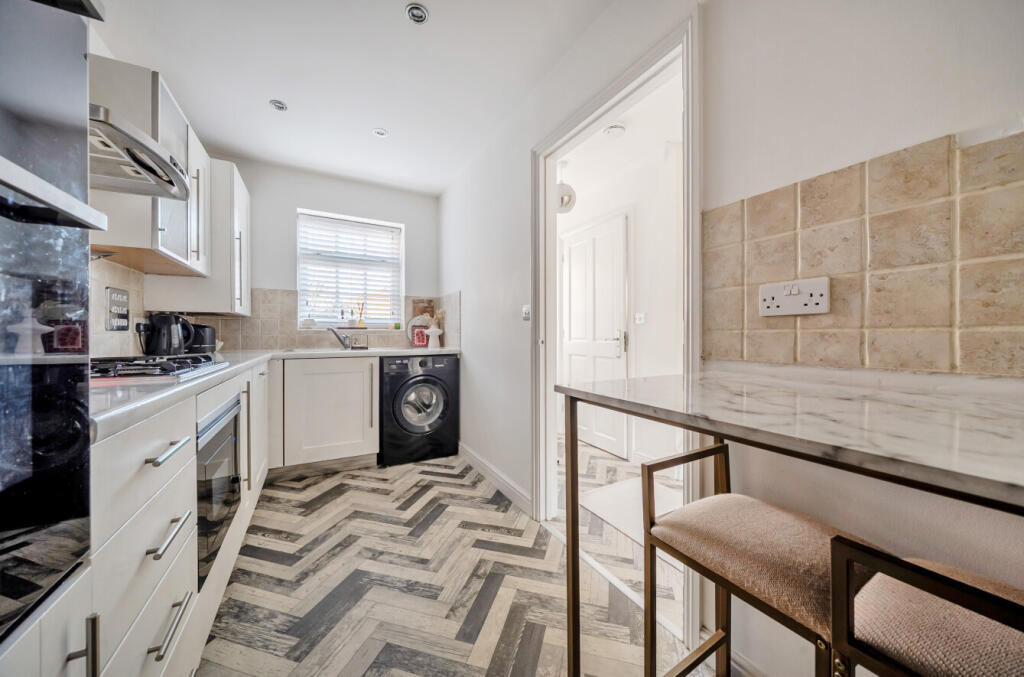 1395182-3-695bc6a...