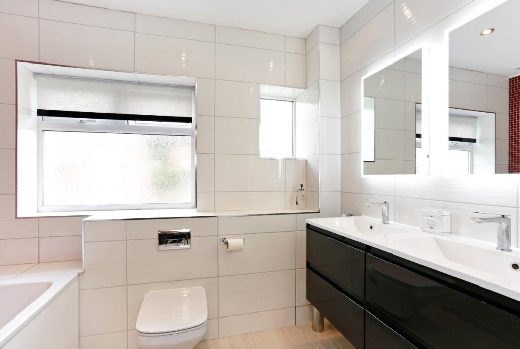 33 Bromet Close F...