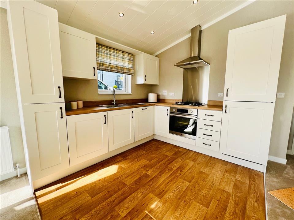 LOUNGE/DINING/KITCHEN