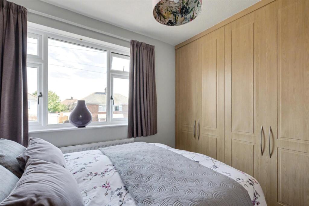 Bedroom 1_2.jpeg