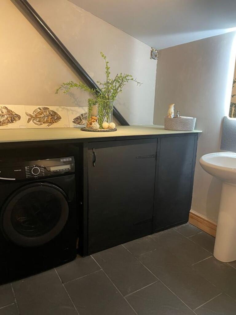 Toilet / Laundry