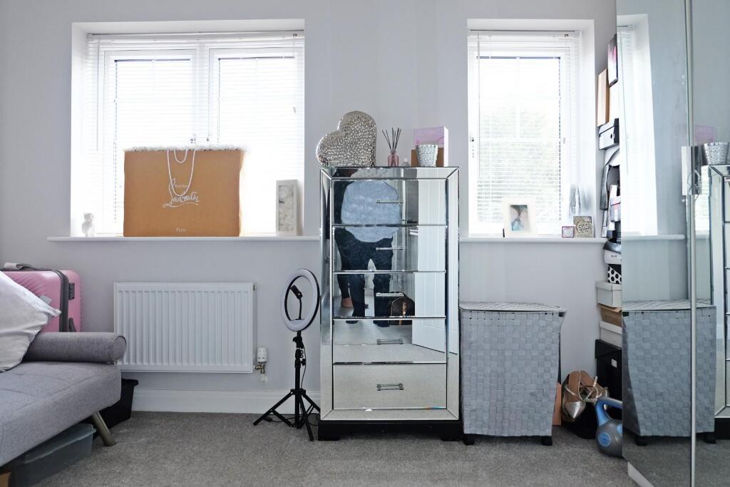 BEDROOM TWO.JPG