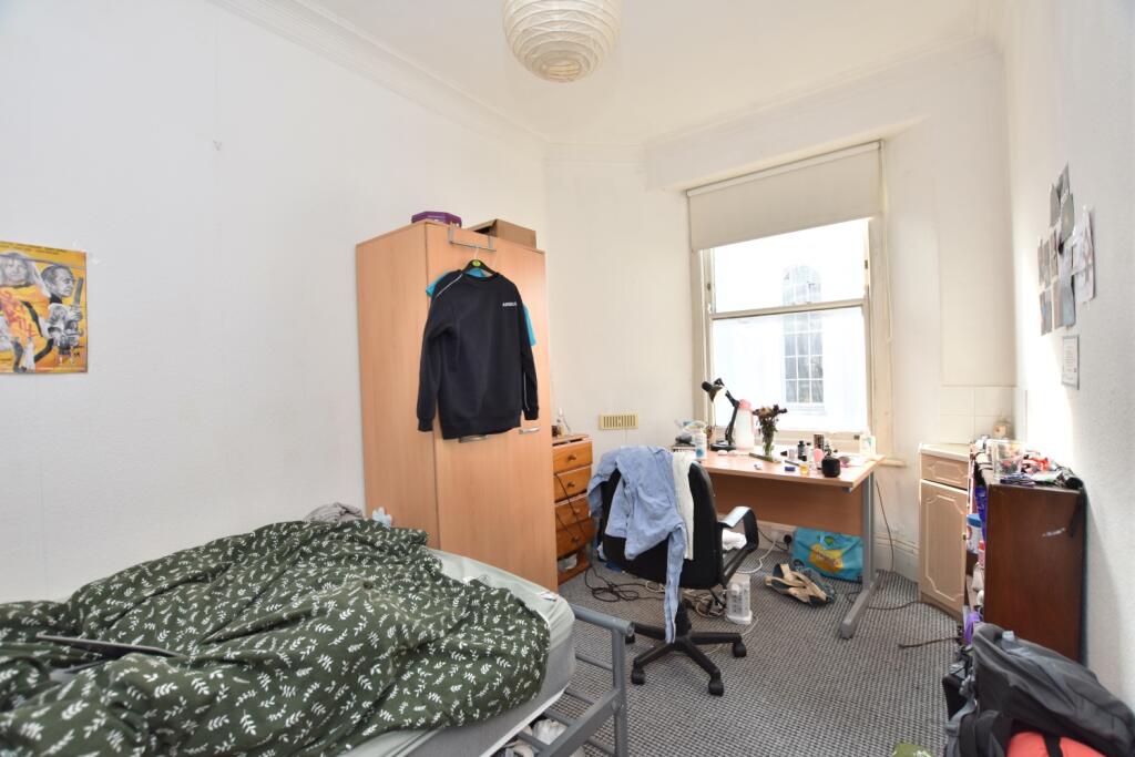 Room 8 (2)