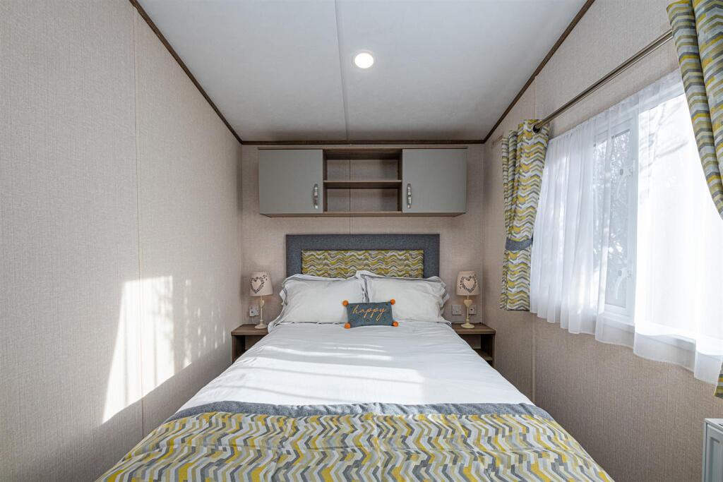 W27-ABERAFON-PARK-BEDROOM-1B.jpg