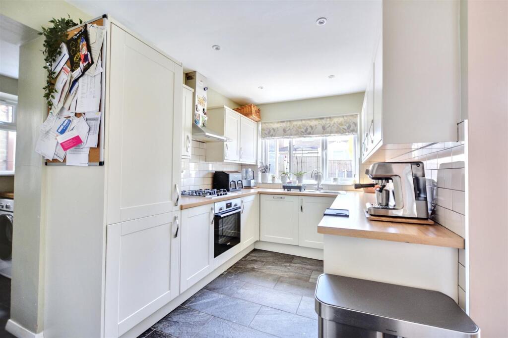 Kitchen_2.jpeg