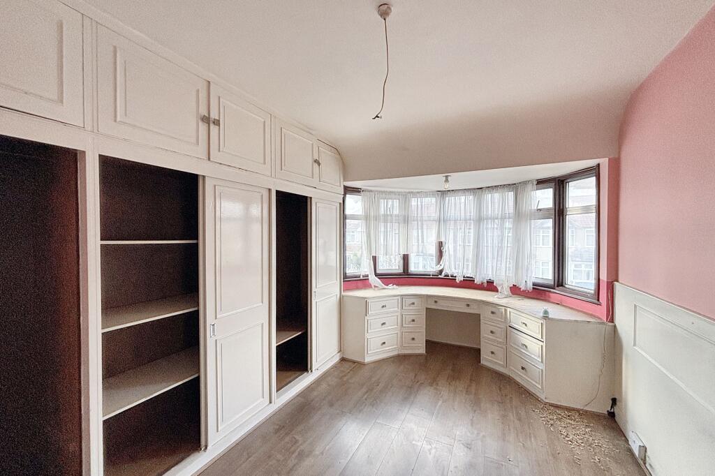 15 Glebe Avenue, Harrow HA3 9LG