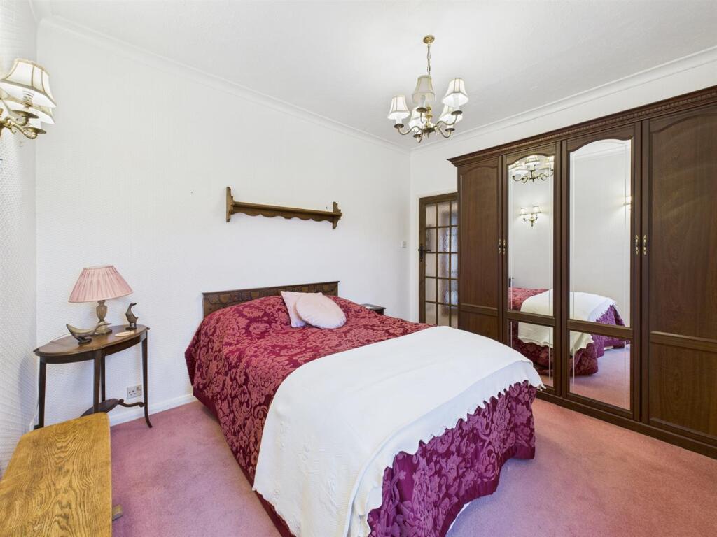 Bedroom: