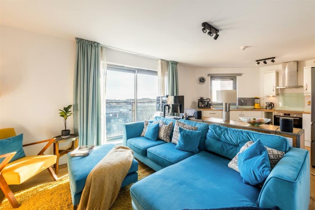 Flat 14, 126-128 Queens Road-6.jpg