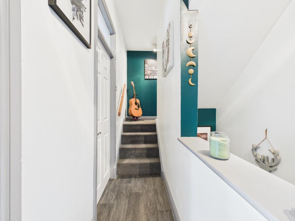 CAM03729G0-PR0019-STILL018