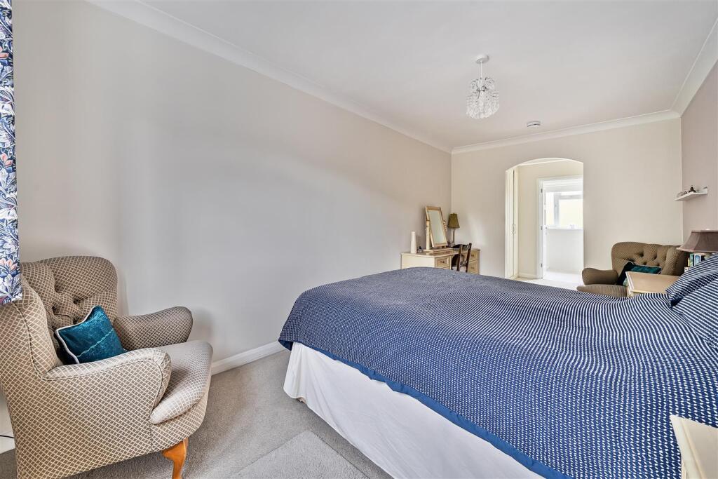 1298361-15-682dff388705c-ARW1298361-15-682dff38870