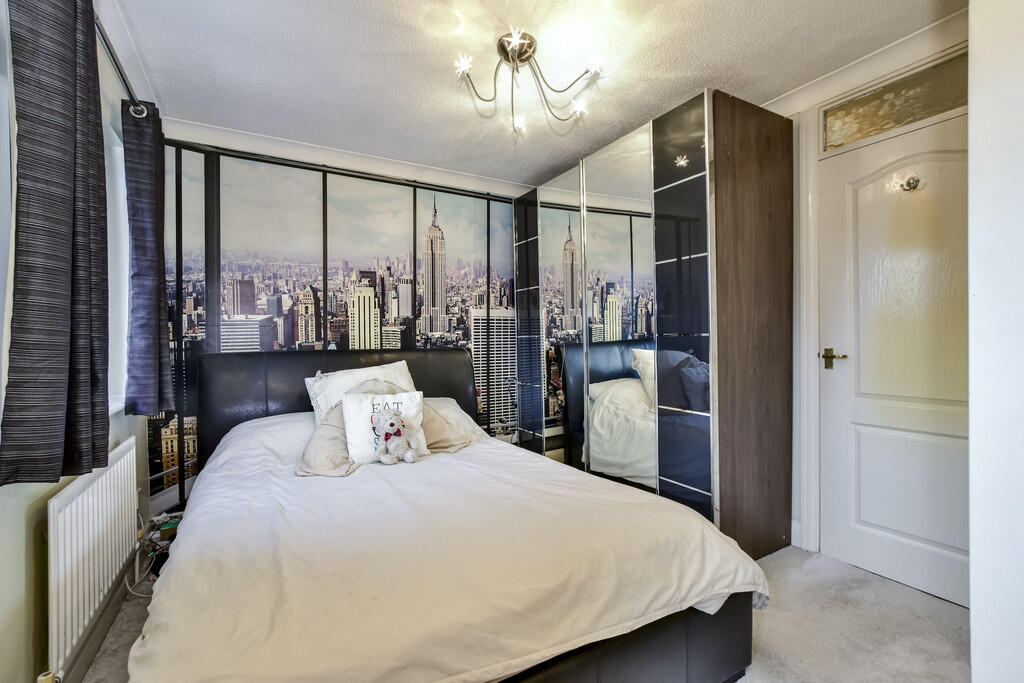 15 Alder Walk 26