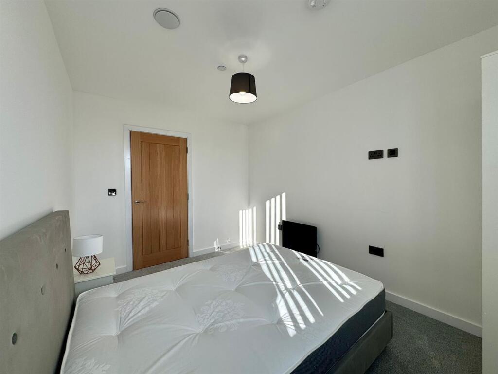 Second bedroom pic 2.jpeg