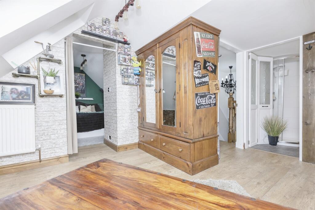 DRESSING/ SITTING ROOM (BEDROOM 5)