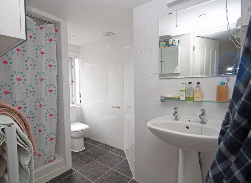 Ensuite to bed 1