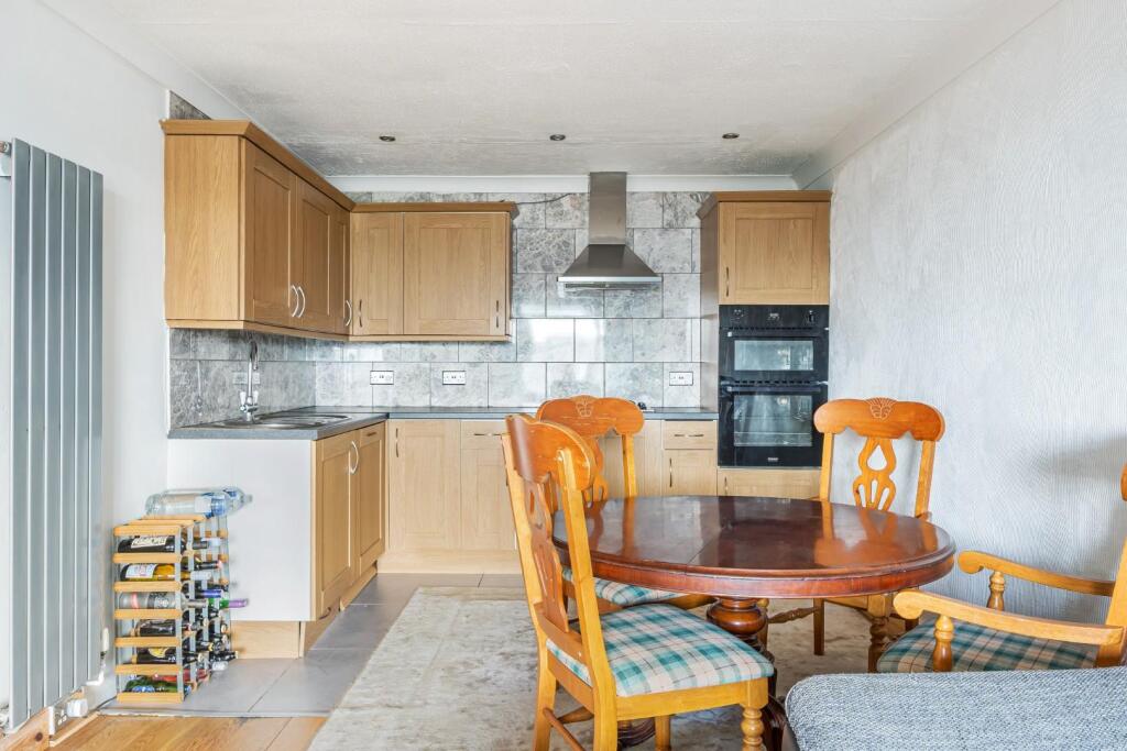 Kitchen / Dining Area