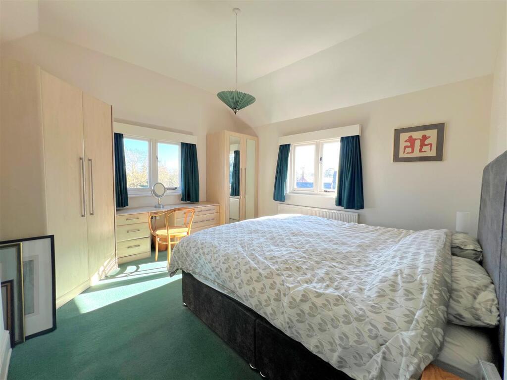 bed 2.jpg