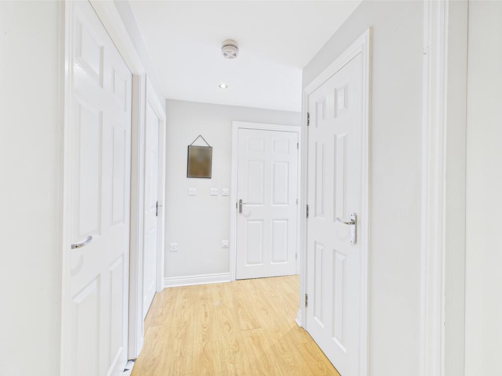 CAM03729G0-PR0040-STILL001