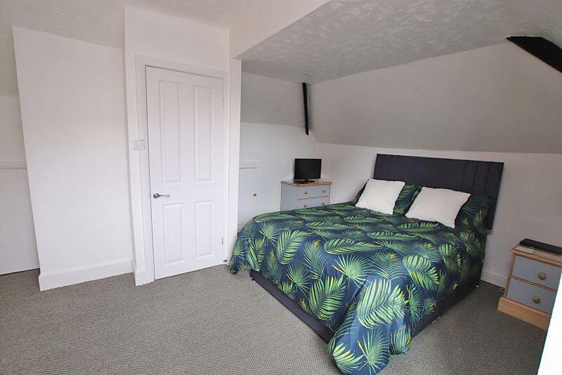 Bed 3 photo 2
