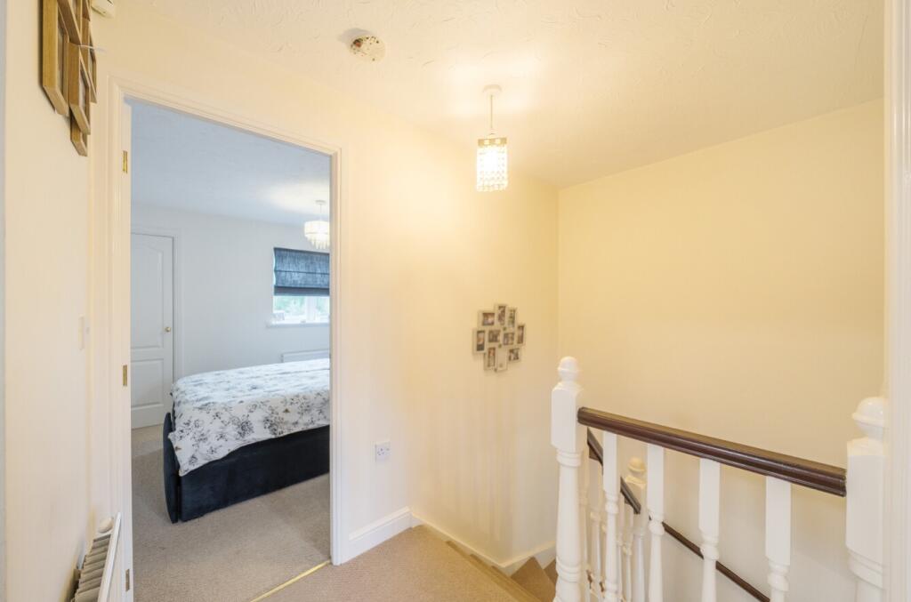 1359816-3-68d6bf7a067ac-ARW