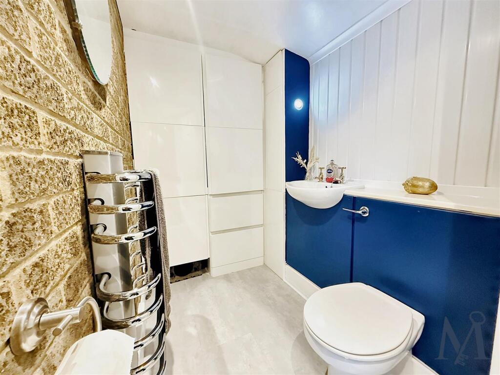 Cloakroom WC