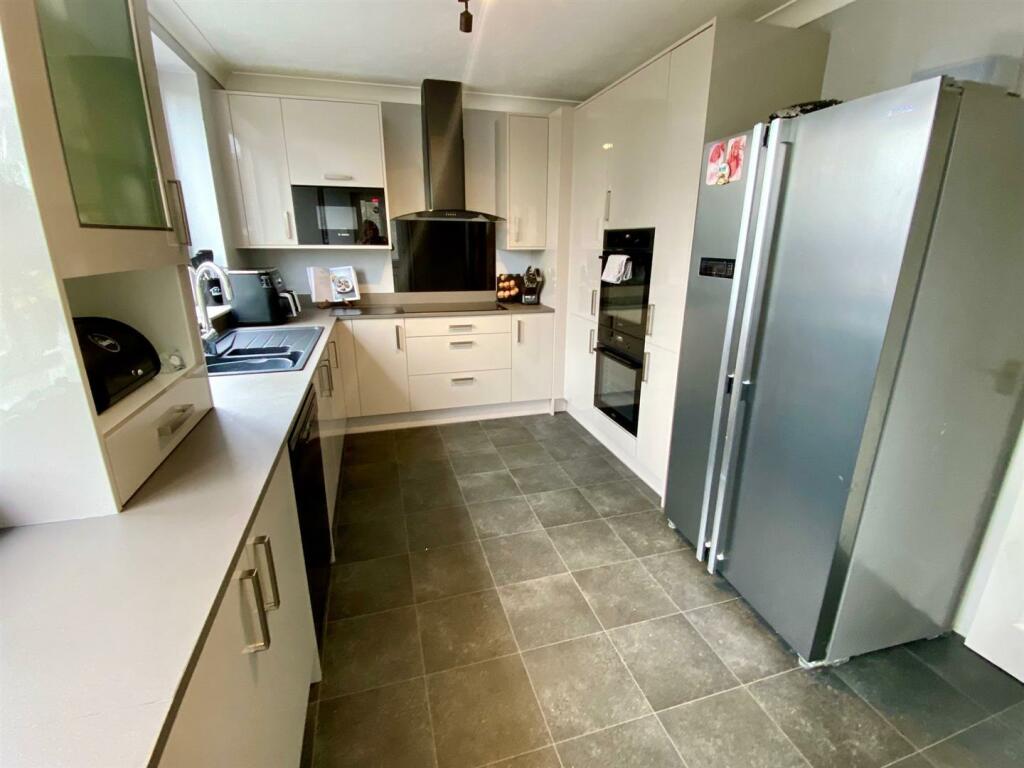 cheviot way 11 kitchen 1.jpg
