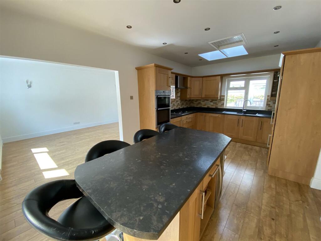 Kitchen: