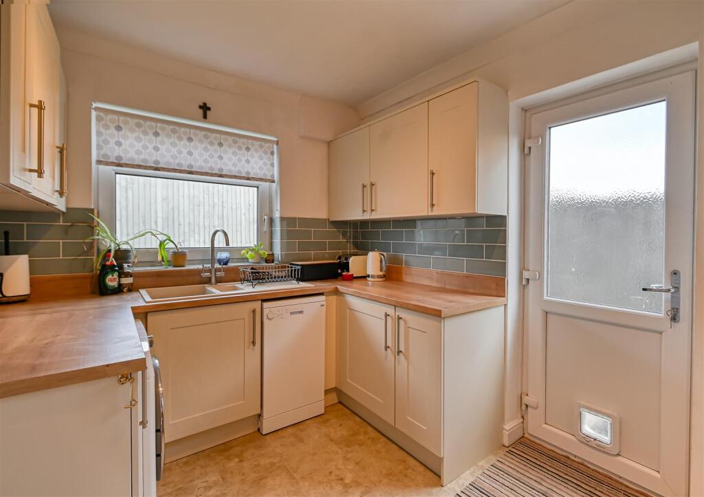 10 Goldstone Drive-02.jpg