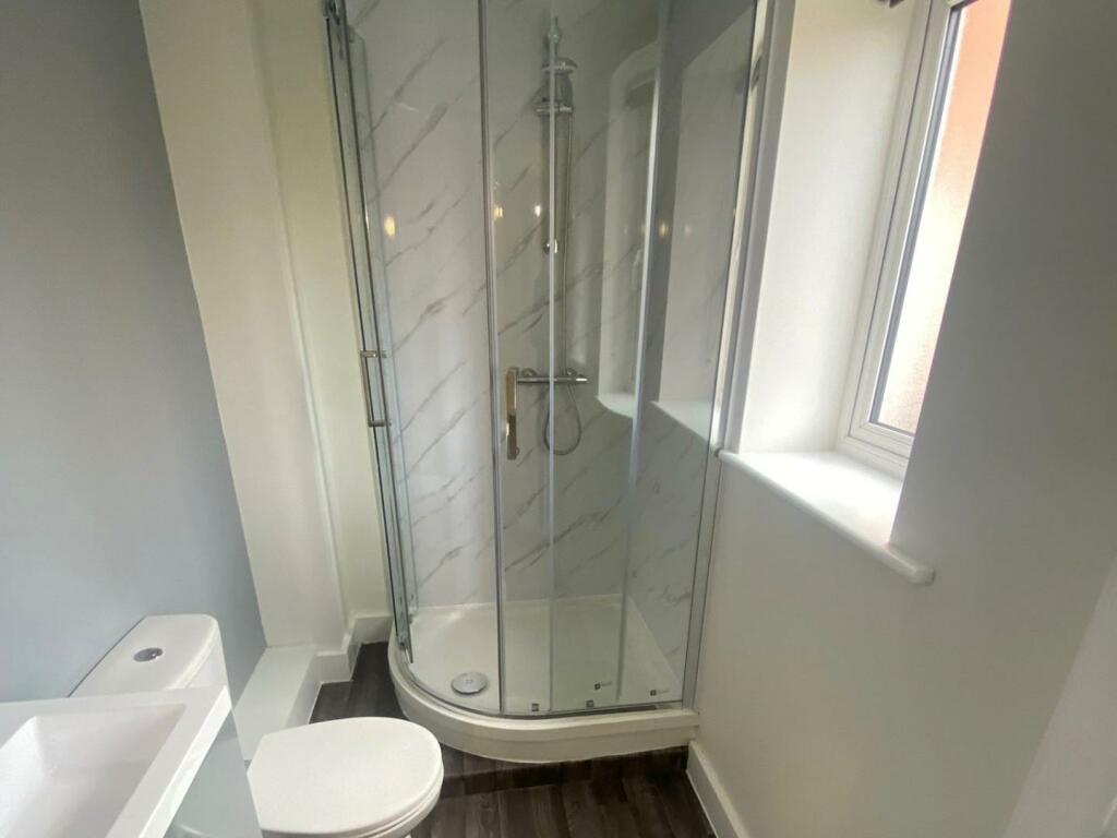 anglesey en-suite.jpg