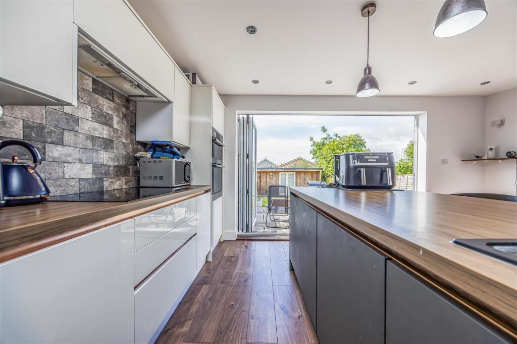 46 Kingscote Road, Waterlooville-Small-PorticoMark