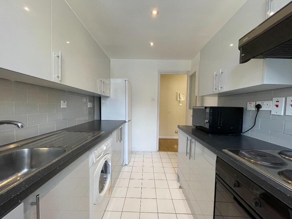 Full kitchen