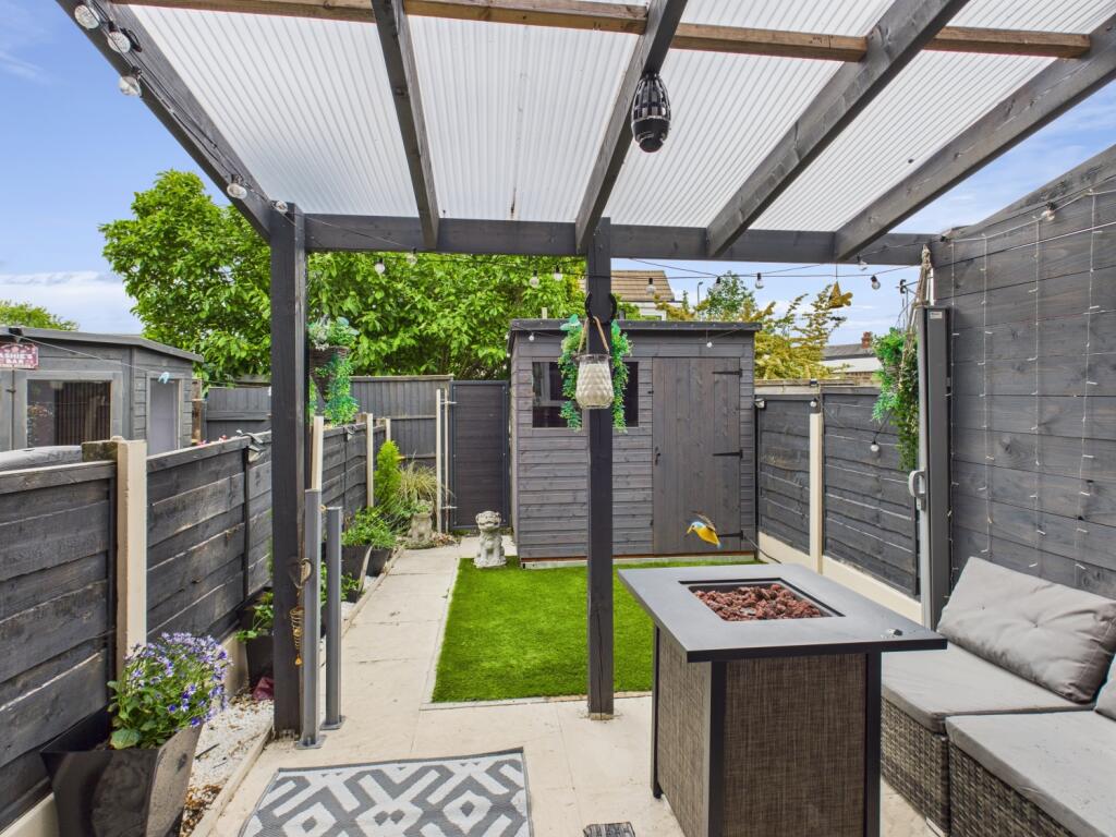 CAM03729G0-PR0055-STILL010