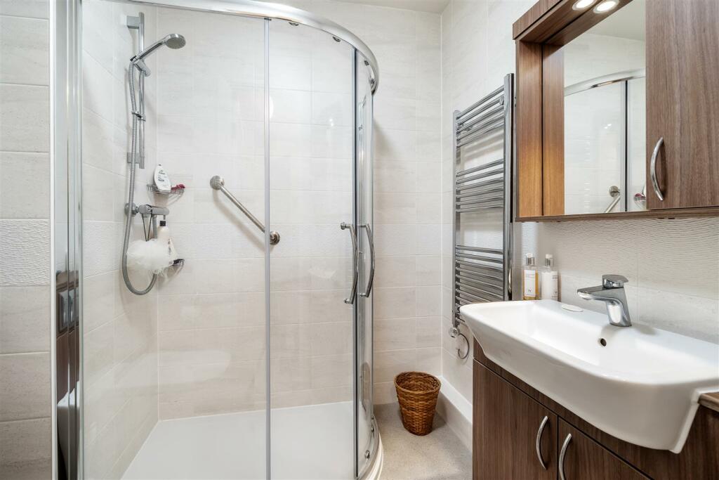 Shower Room.jpg