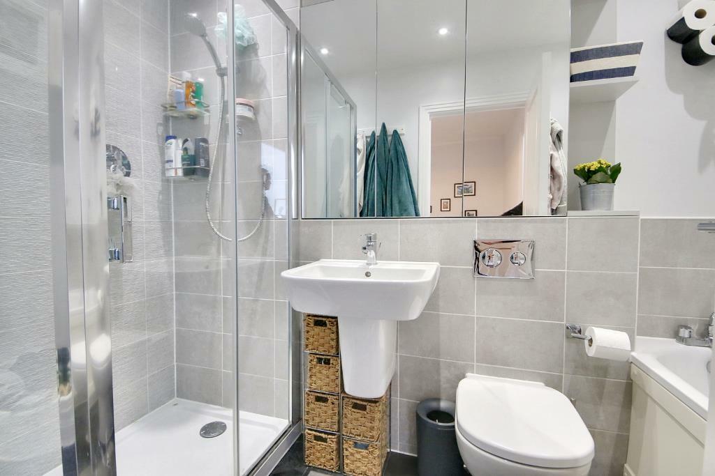 Family Bathroom (Portal Size).jpg